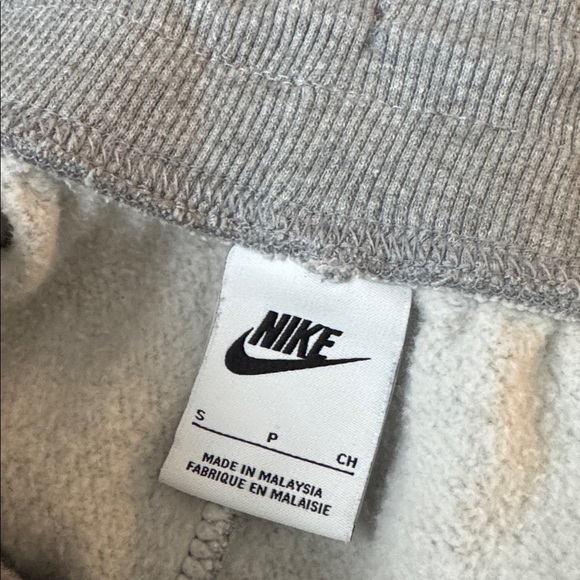 Women NIKE SC Phoenix Fleece
High Waisted Loose Short SZ S - Picture 5 of 5